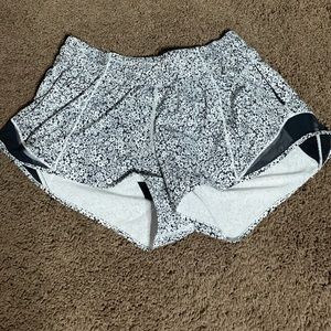 Lulu Lemon Hotty Hot Short 2.5”